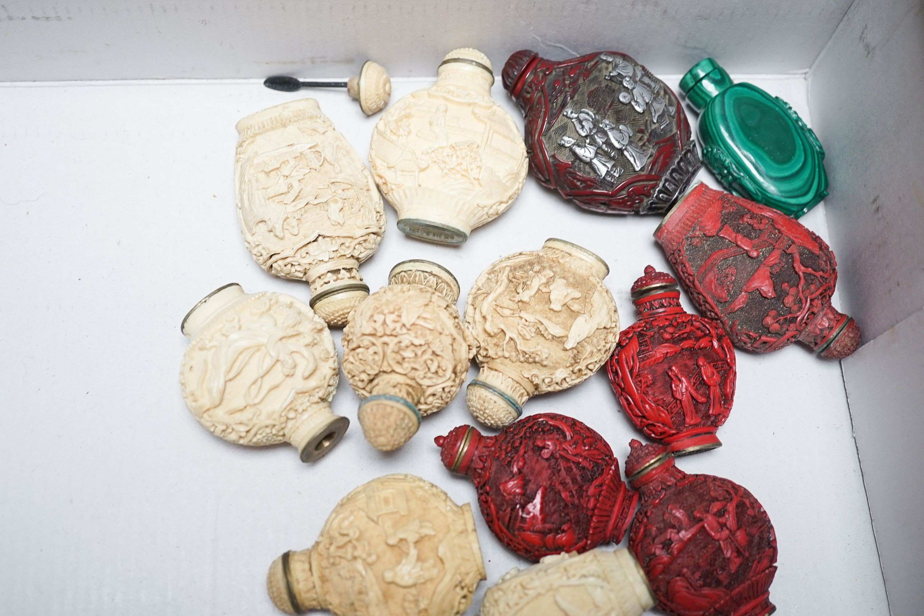 A collection of Chinese snuff bottles, 20th century, including a malachite snuff bottle, 6.2cm (23)